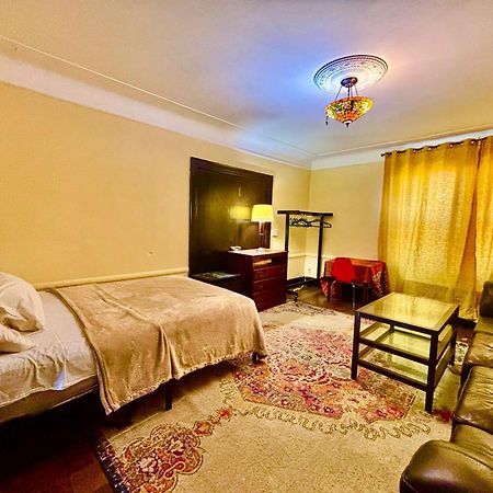 Family Guest House Нюарк Екстериор снимка