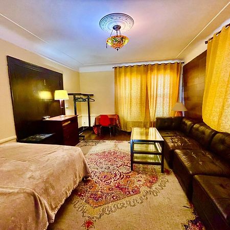 Family Guest House Нюарк Екстериор снимка