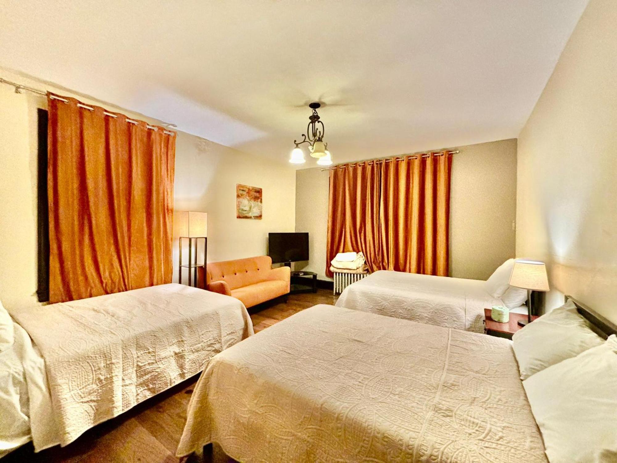 Family Guest House Нюарк Екстериор снимка