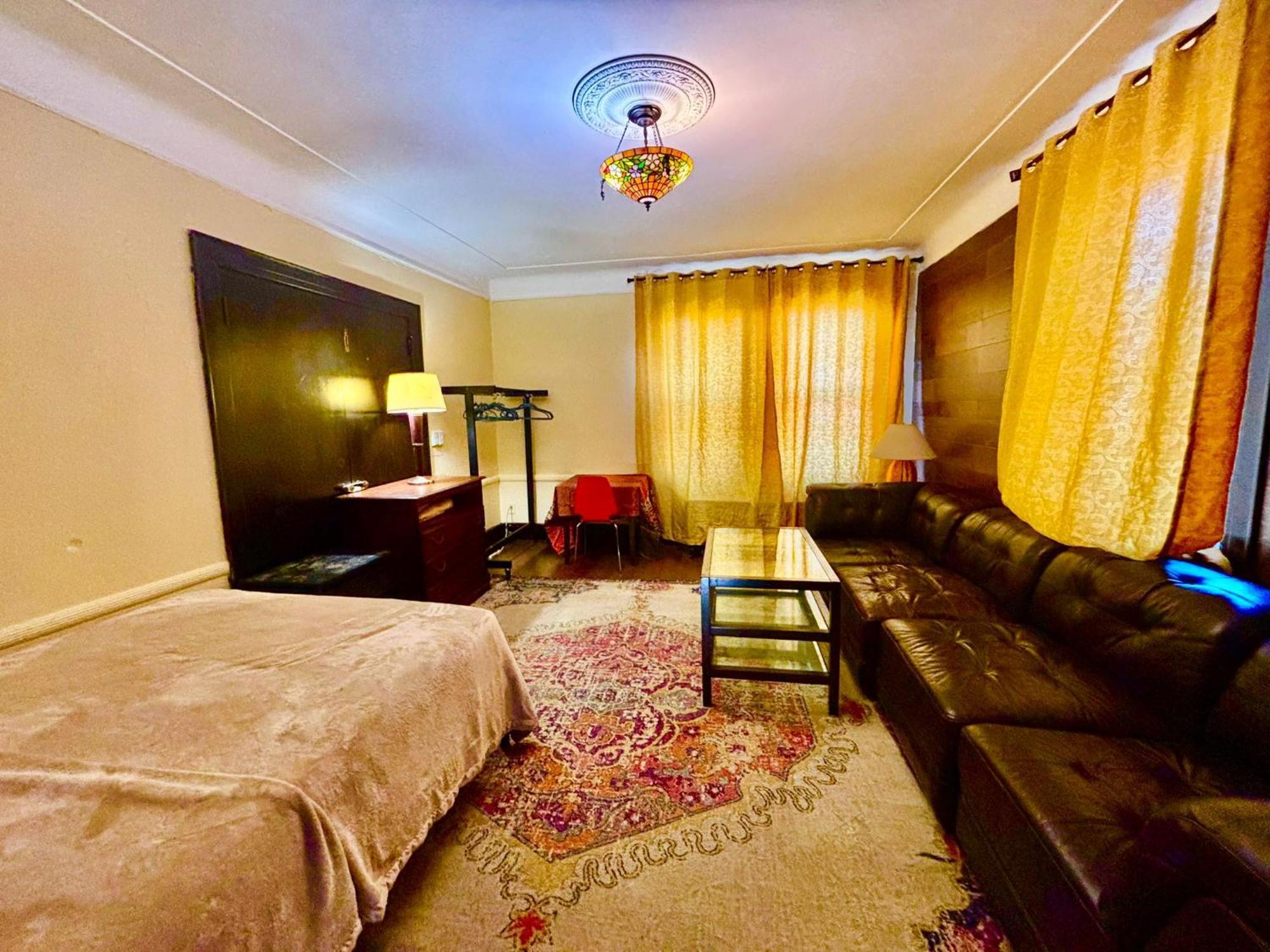 Family Guest House Нюарк Екстериор снимка